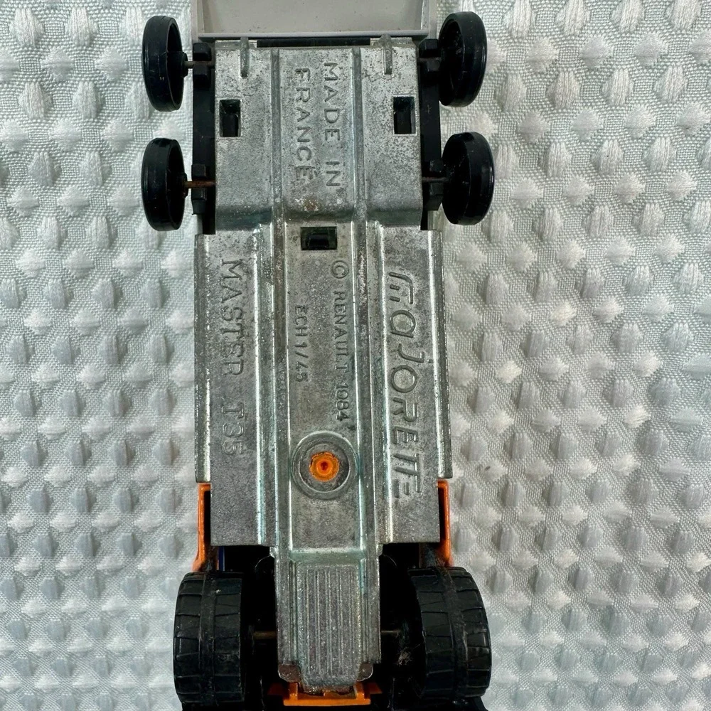Majorette Renault Master T35 1/45 Diecast Tow Truck 24-24 Service‎ (1984 France)